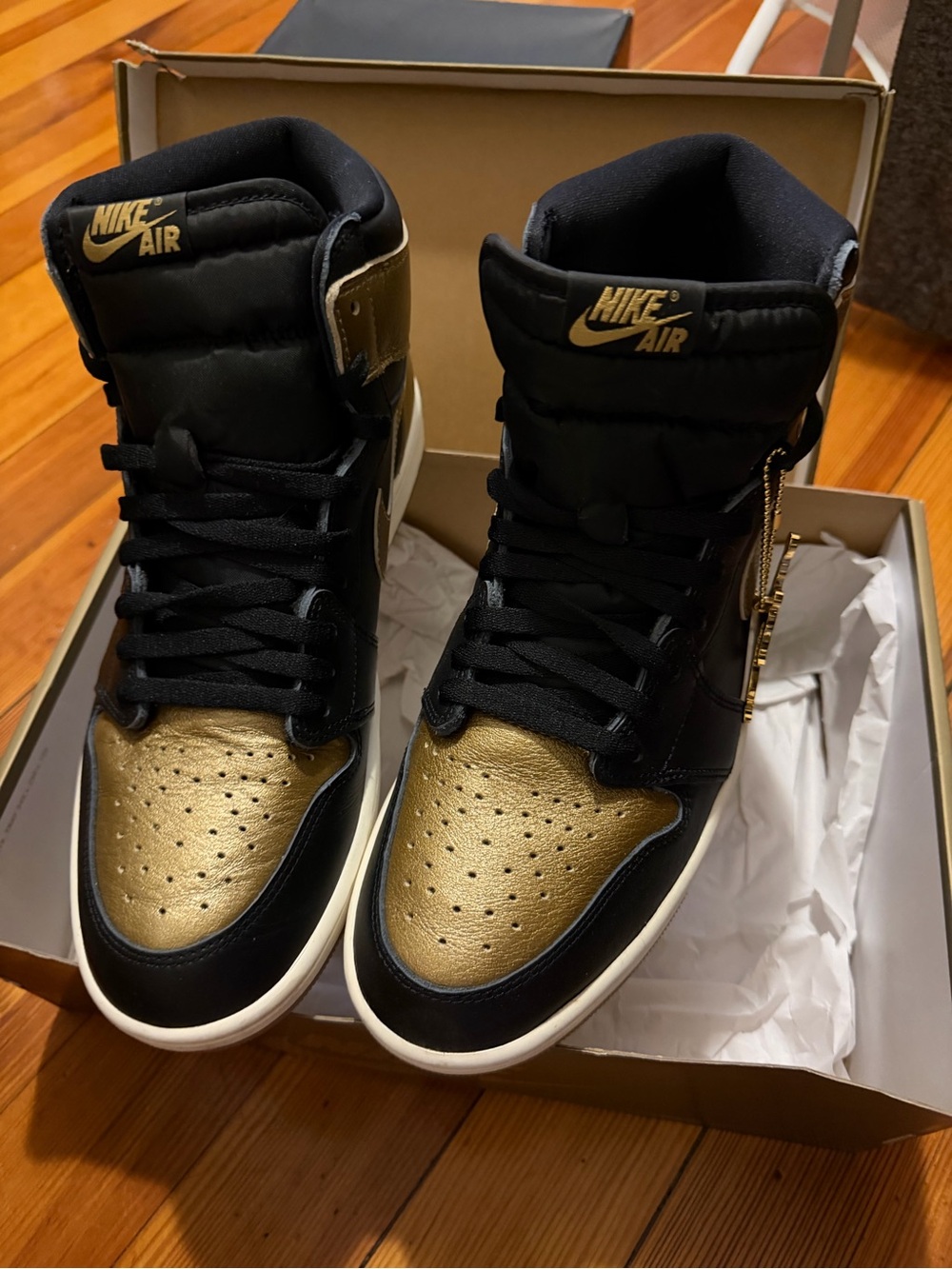 Nike AIR JORDAN 1 RETRO HIGH OG BLACK/METALLIC GOLD-SAIL SZ 12